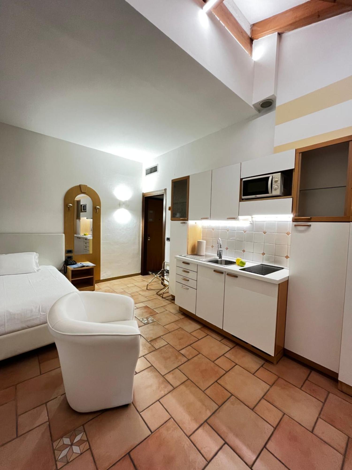 Manci Apartments By Hotel America Trento Exterior foto