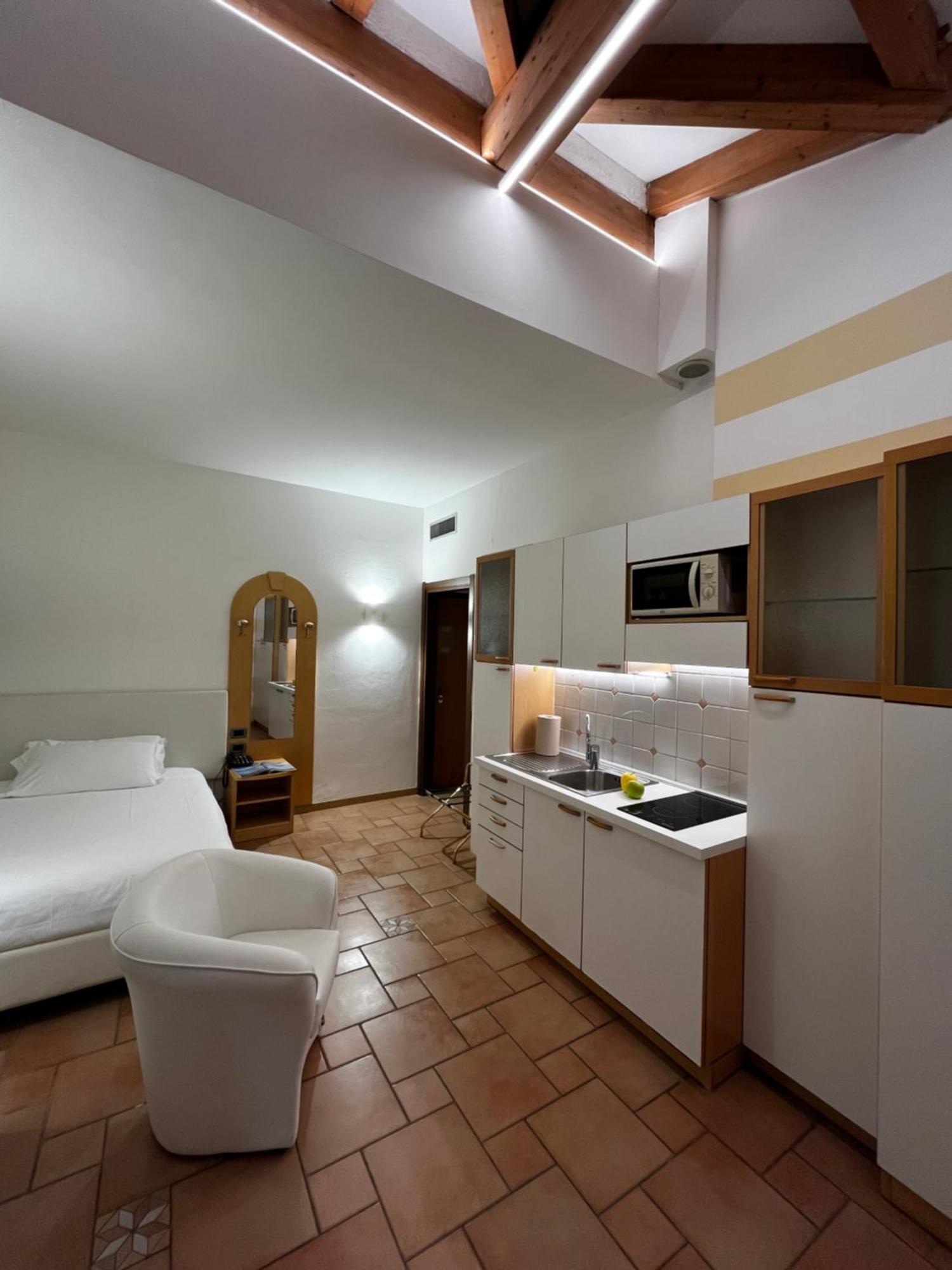 Manci Apartments By Hotel America Trento Exterior foto